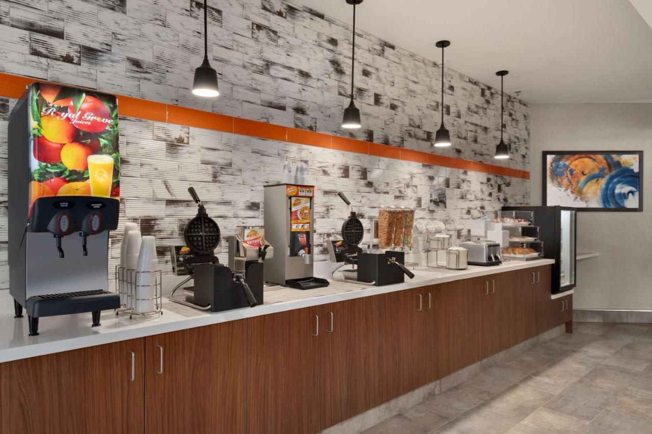 La Quinta Inn & Suites By Wyndham Springfield Eksteriør bilde