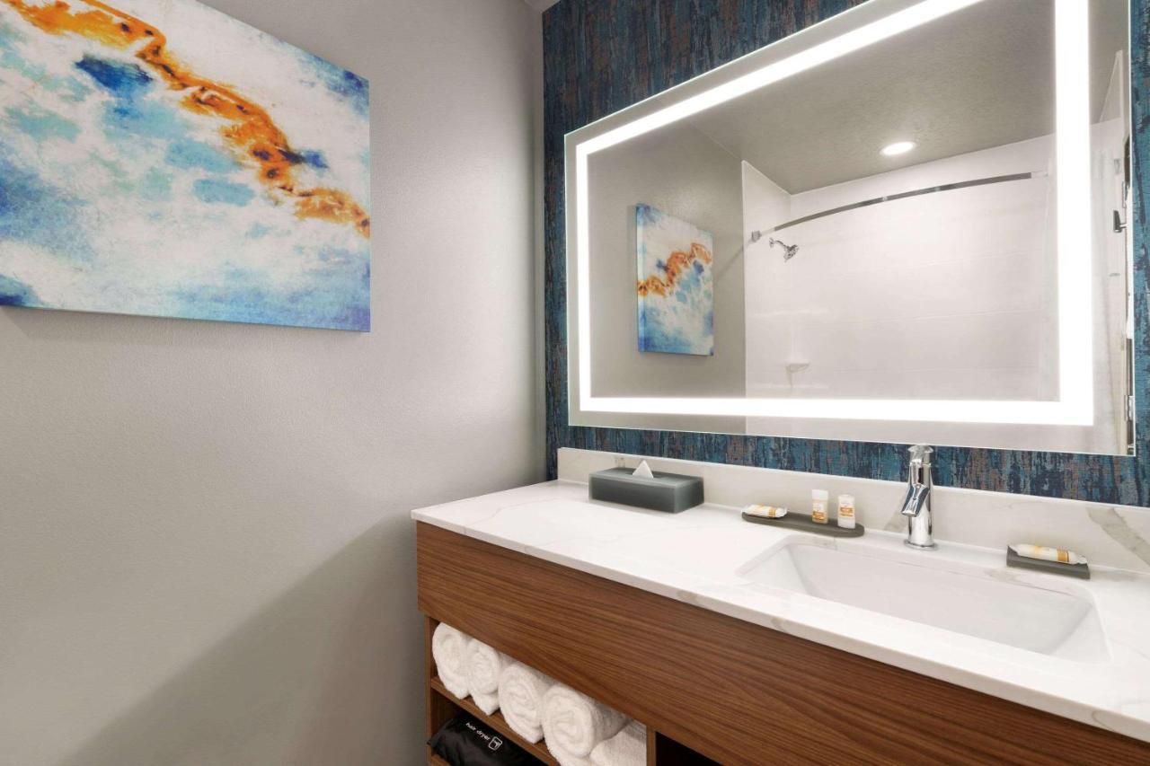 La Quinta Inn & Suites By Wyndham Springfield Eksteriør bilde