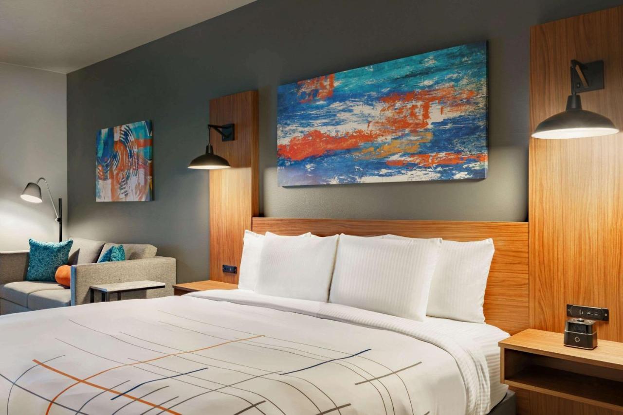 La Quinta Inn & Suites By Wyndham Springfield Eksteriør bilde