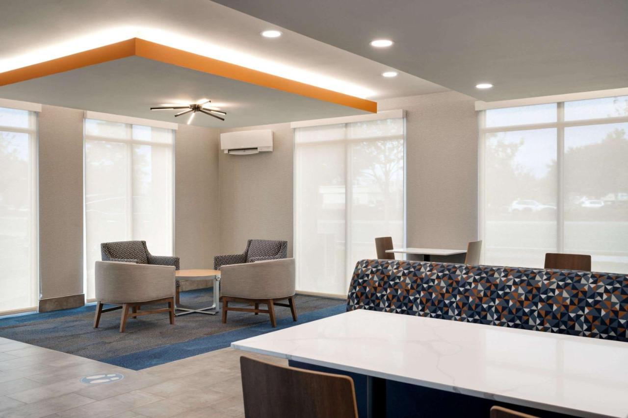 La Quinta Inn & Suites By Wyndham Springfield Eksteriør bilde