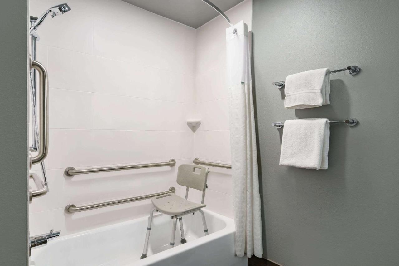 La Quinta Inn & Suites By Wyndham Springfield Eksteriør bilde